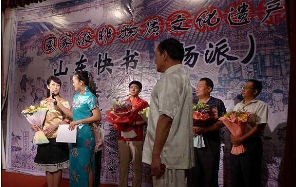 齐鲁电视台小花旦王蕃拜师山东快书名家高绍清先生.jpg