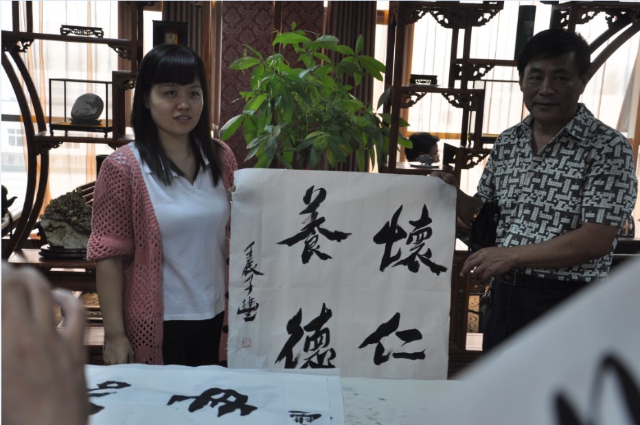 齐鲁首位书法界女硕士现场赠画-6