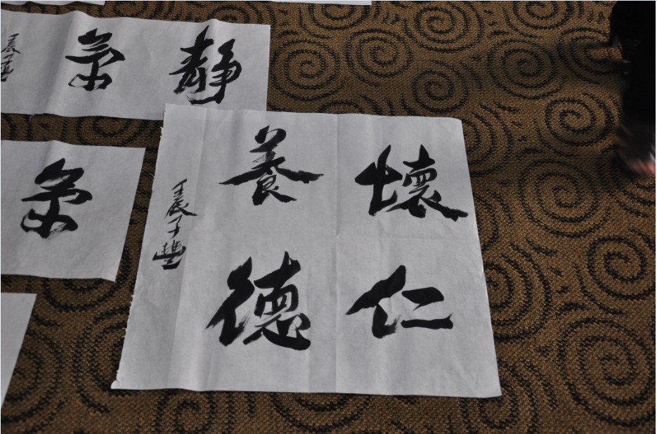 齐鲁首位书法界女硕士现场赠画-2
