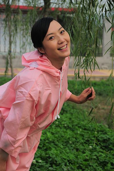 2012年10月4日，青年影视演员刘曼仪在电影《幸福的小杨屯》拍摄现场。 (8).JPG