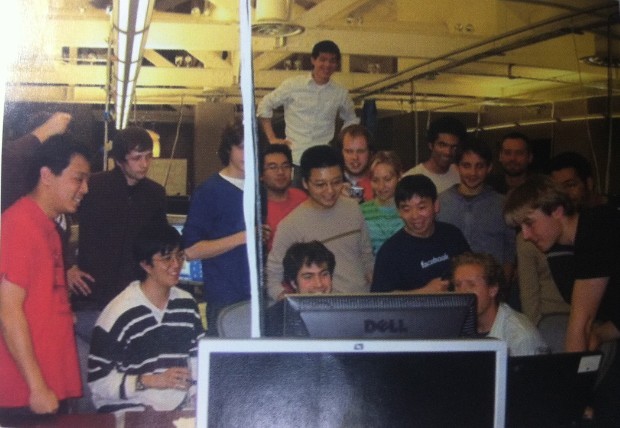 2007年11月，Facebook第一次正式发布其完整的广告系统，包括广告定制、匹配、监控、报告等。这是上线的瞬间 ...
