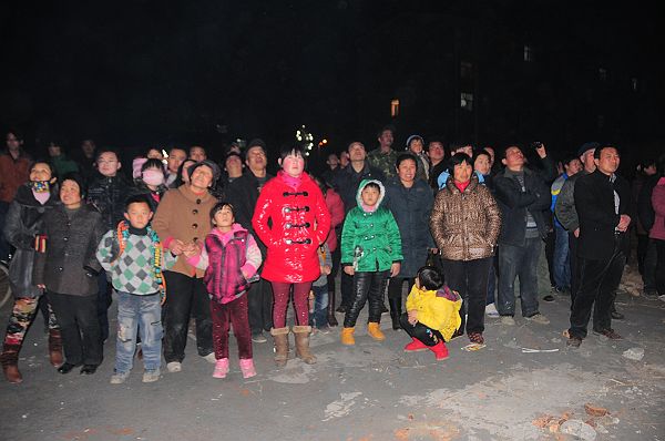山东省茌平县振兴办事处前曹村2013年元宵节焰火晚会 (92).JPG