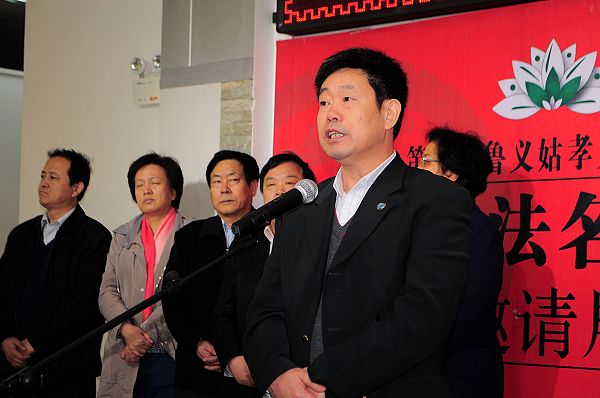 2013年3月18日，国务院参事室正厅级巡视员陈廷佑在全国书法名家邀请展上讲话。.jpg