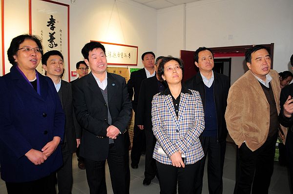 2013年3月18日，全国书法名家邀请展亮相首届鲁义姑孝义文化节 开展仪式现场。(14).jpg