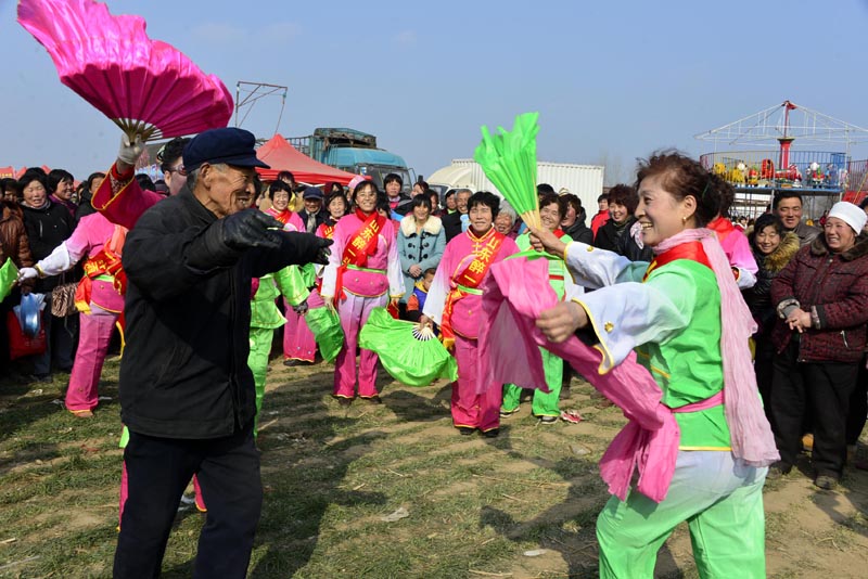 2014年3月4日，东北大秧歌舞动春天的山东省茌平县鲁义姑庙会。