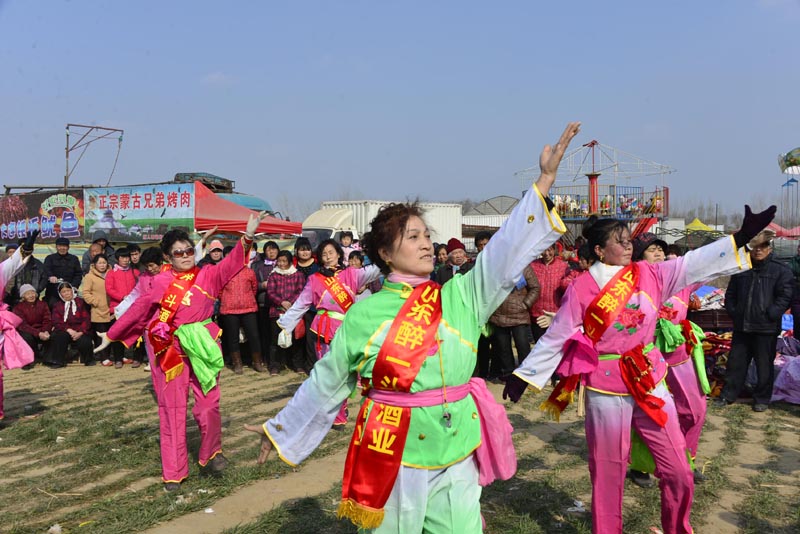 2014年3月4日，东北大秧歌舞动春天的山东省茌平县鲁义姑庙会。