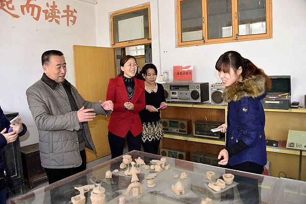 山东：唐狮服饰情系单亲小学生