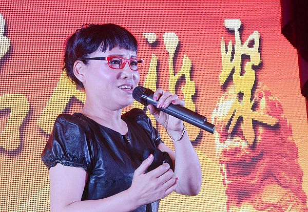 2014年4月13日，中国第七届静清苑名人雅聚活动上参加活动的艺术家现场献艺。