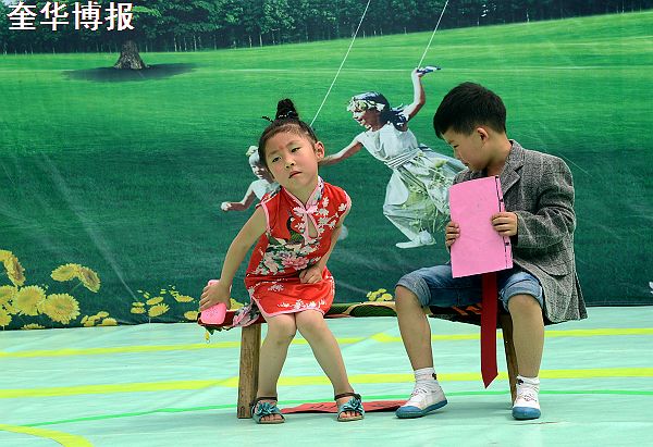 2014年5月31日，山东省茌平县冯官屯镇小杨屯村幼儿园、薛店幼儿园庆六一汇报演出现场。