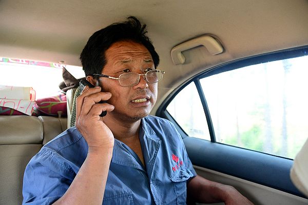 山东茌平：农民发明家谷风金发明小麦收割机自动卸粮筒