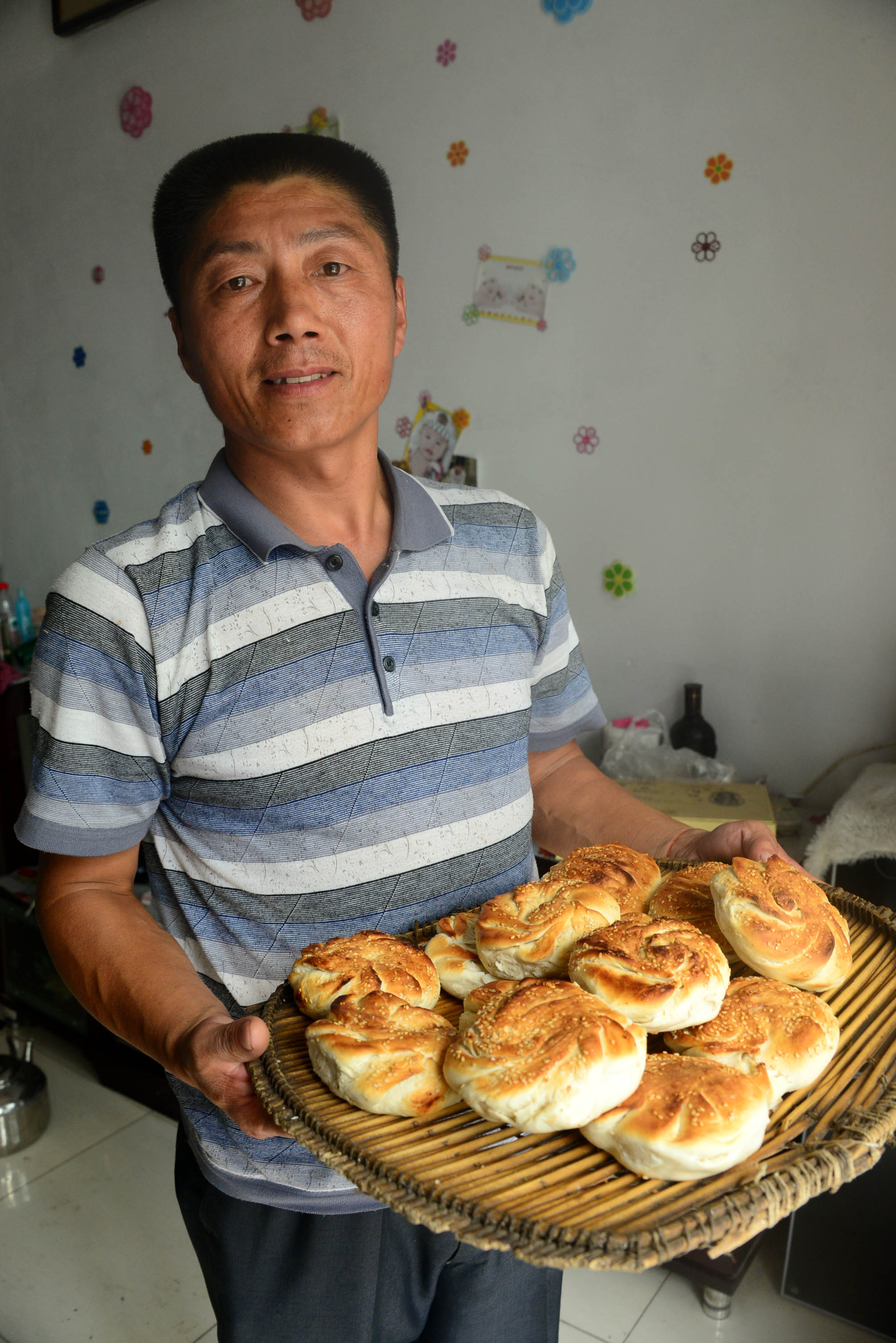 刘本才与茌平特产留老根马蹄烧饼
