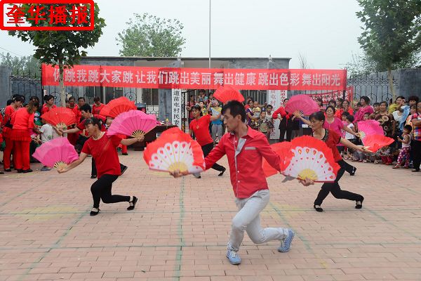 茌平广场舞农家女大“PK”