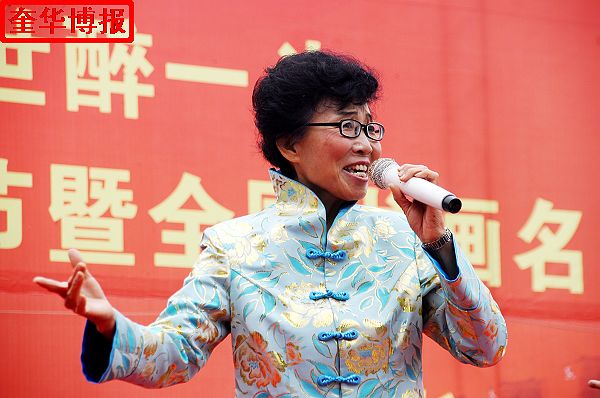2014年11月1日，第三届醉一斗酒业储酒文化节开幕暨全国书画名家作品邀请展同时开展现场。