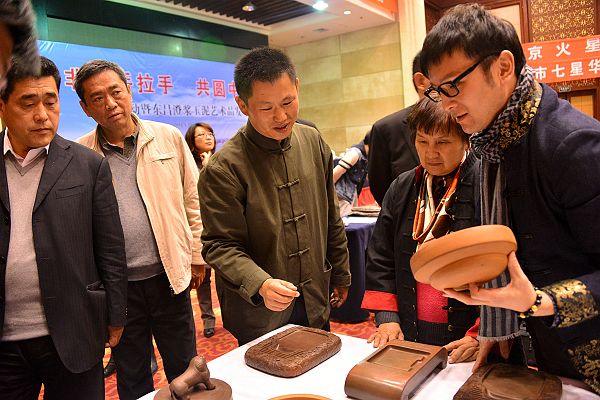 民主建国会聊城市委员会首次举办的“非遗手拉手、共圆中国梦”活动。