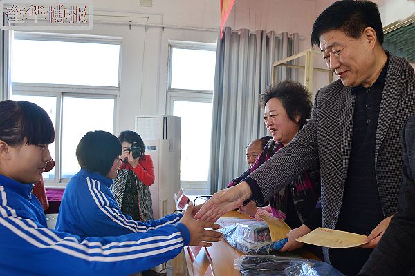 山东聊城：民建会员王磊20万元奖学金牵手冠县柳林武训学校初中部