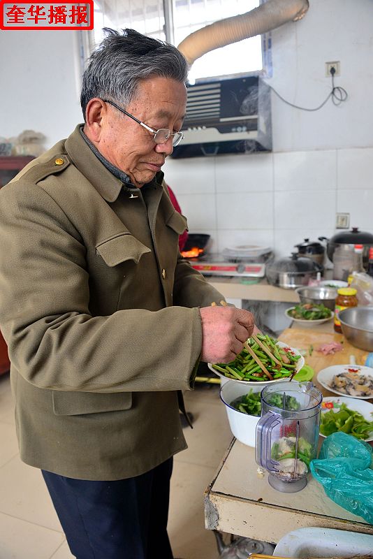 于向升夫妇相濡以沫40载 情义相伴写真爱