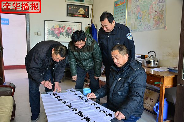 山东：国家公祭日山东孟尝君酒业向6.27惨案纪念园敬献花圈