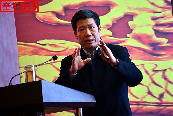 2014年12月28日，山东大学与新闻传播学院党委书记、管理学博士王德胜进行论坛演讲。
