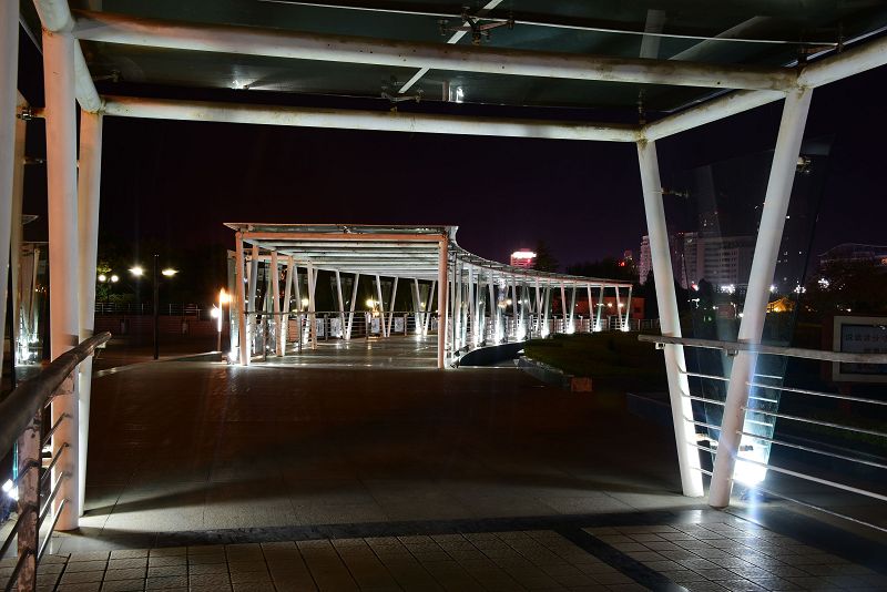 43005.4072967245_2017年9月26日，山东省聊城市东昌湖畔美丽的夜色 。 (6).JPG