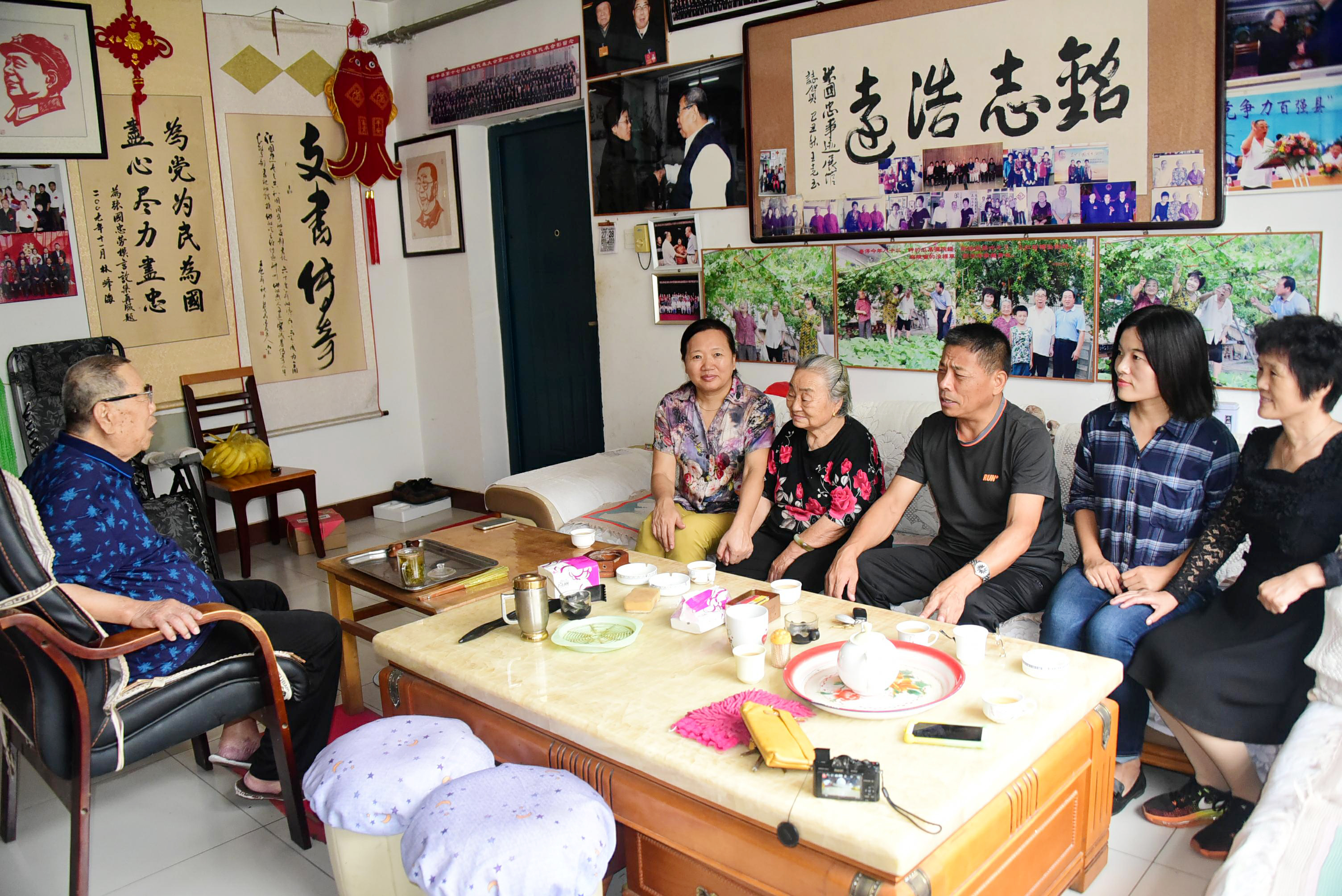 2017年9月26日，茌平社会各界看望全国劳动模范张国忠，祝他健康快乐！