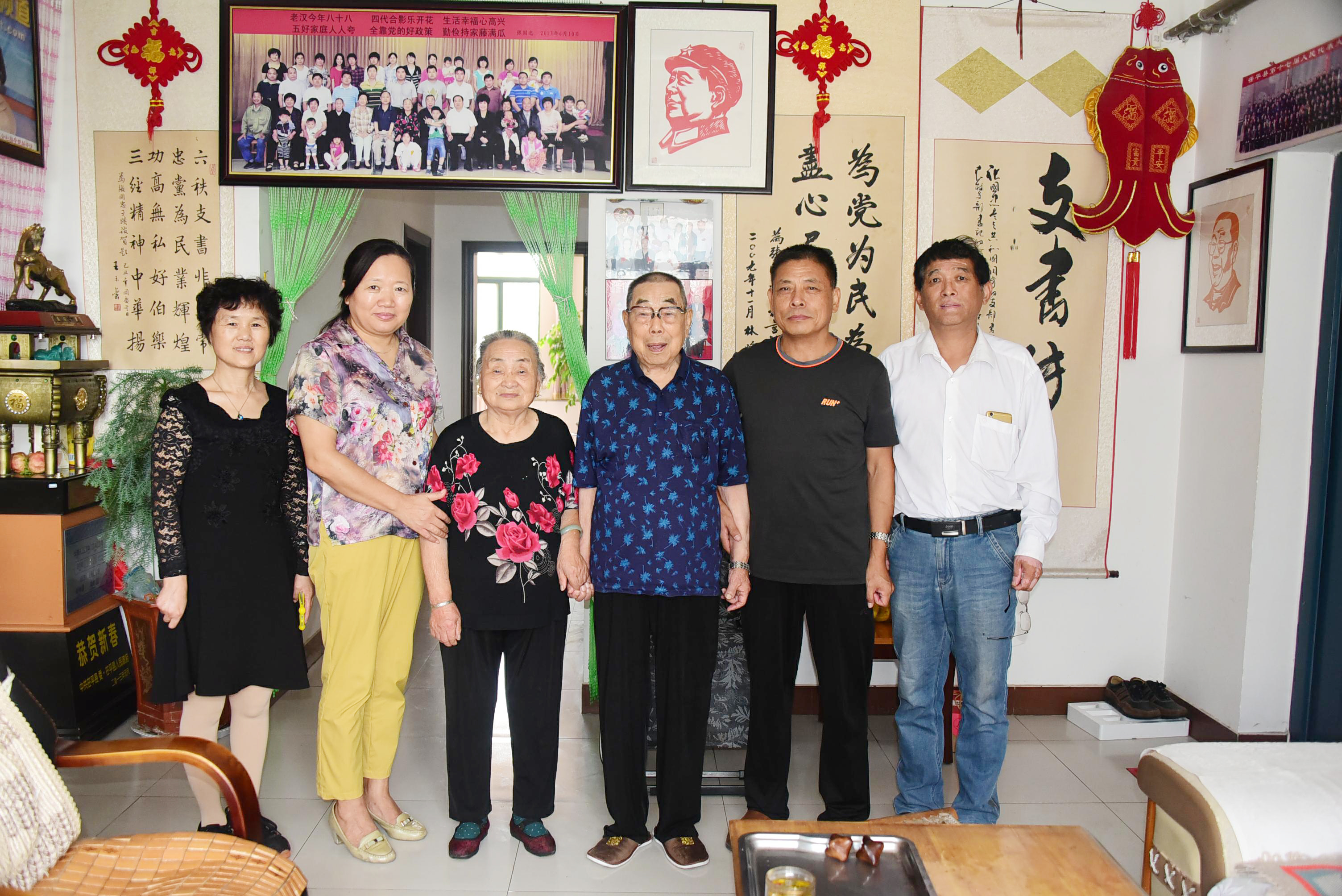 2017年9月26日，茌平社会各界看望全国劳动模范张国忠，祝他健康快乐！