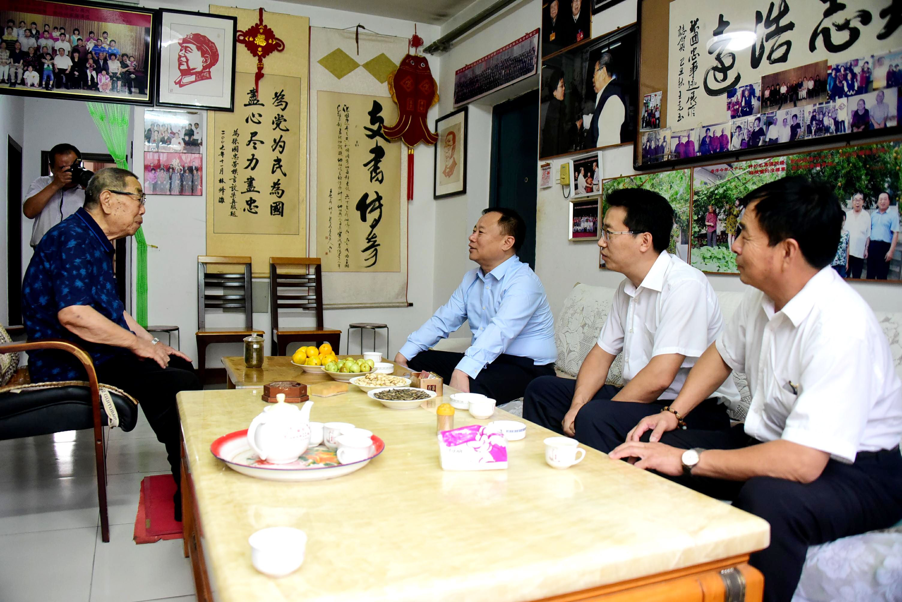 2017年9月30日，茌平县县长朱正林双节看望慰问全国劳模张国忠。