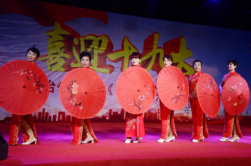 2017年9月30日晚，山东省茌平振兴街道宾王社区喜迎十九盛会文艺汇演现场。 (23).jpg