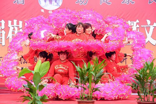 2017年11月7日，山东省茌平县第二届崔氏黄酒文化节暨文艺汇演现场 。 (3).jpg