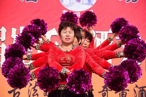 2017年11月7日，山东省茌平县第二届崔氏黄酒文化节暨文艺汇演现场 。 (16).jpg