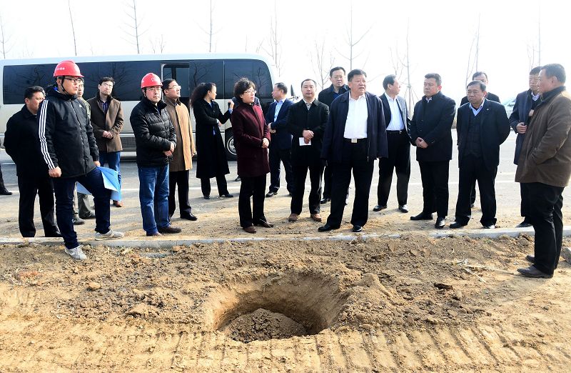 2017年11月20日，山东省聊城市政府副市长任晓旺会同市公路、交通及有关部门的领导，在.jpg