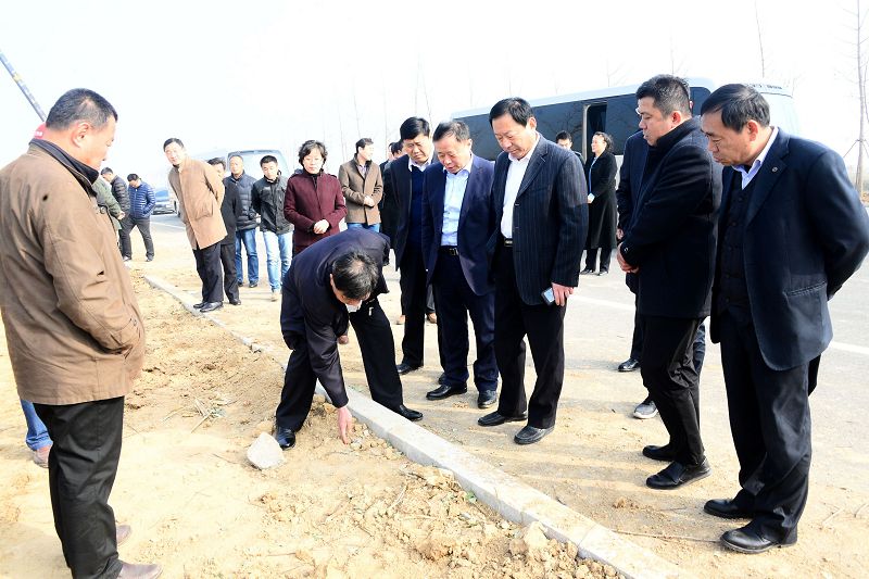 2017年11月20日，山东省聊城市政府副市长任晓旺会同市公路、交通及有关部门的领导，在.jpg