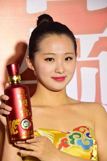 2017年12月2日，贵州国台酒聊城品鉴会，美女艳丽来助兴。 (60).jpg