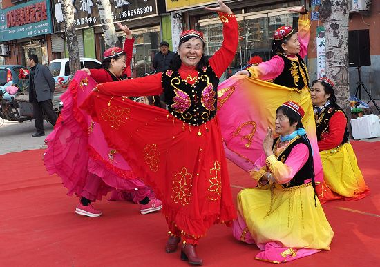 图为山东省茌平县振兴街道郝张村文艺演出队“盛世艺术团”演出现场。