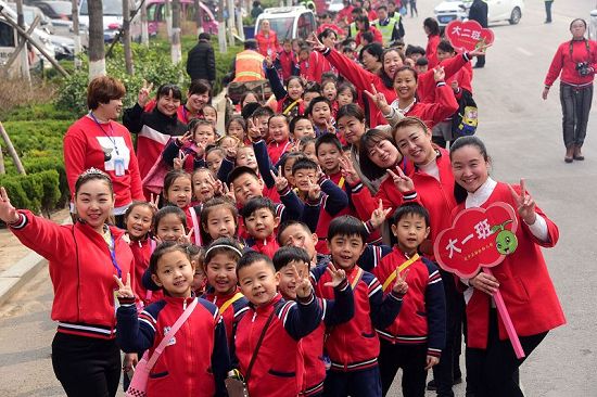 2018年3月23日，山东省茌平县翰林幼儿园小朋友毕业前“探班”民族小学活动现场。