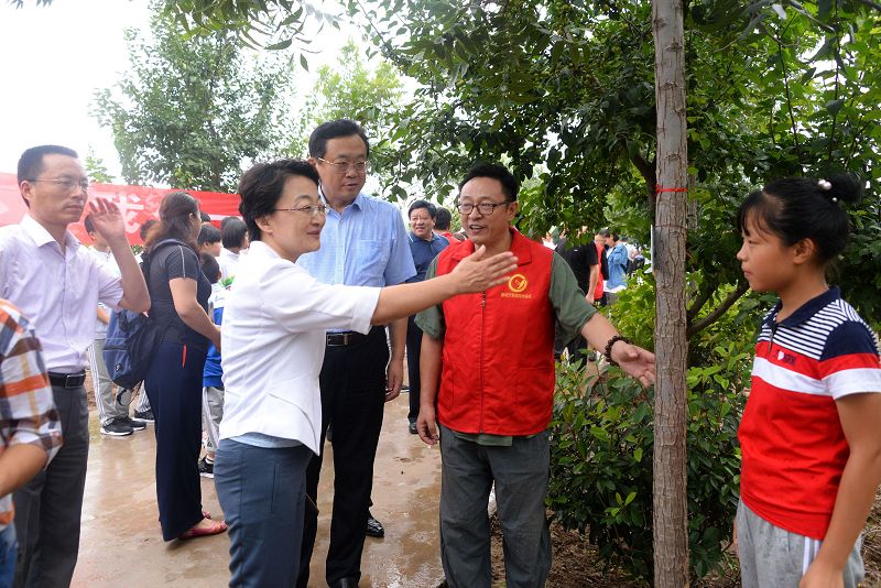 山东聊城：30名品学兼优学生认领核桃树并挂牌 “我为祖国种棵树”工程启动