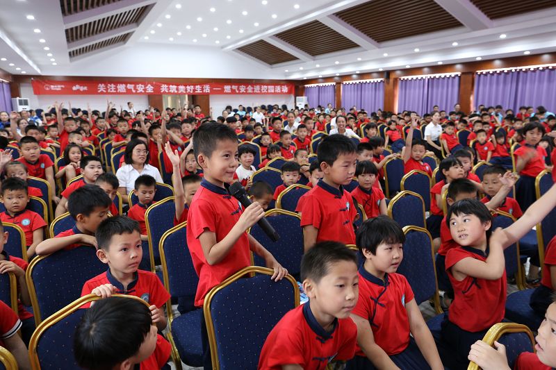 2019年6月4日，山东省茌平港华燃气有限公司送安全进校园活动现场。 (1).JPG