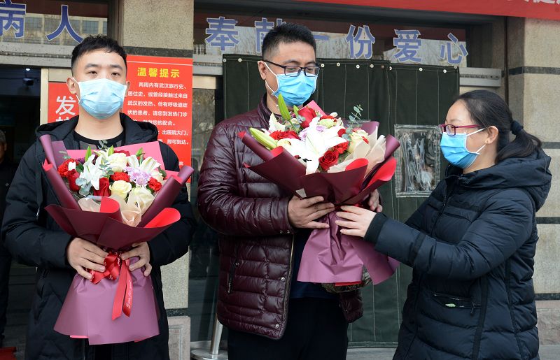 2020年2月20日，山东省茌平区人民医院为杨华、赵冲同医生援助武汉送行现场。 (16).JPG