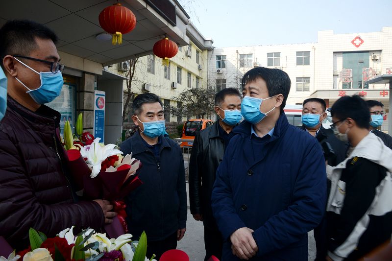2020年2月20日，山东省茌平区人民医院为杨华、赵冲同医生援助武汉送行现场。 (21).JPG
