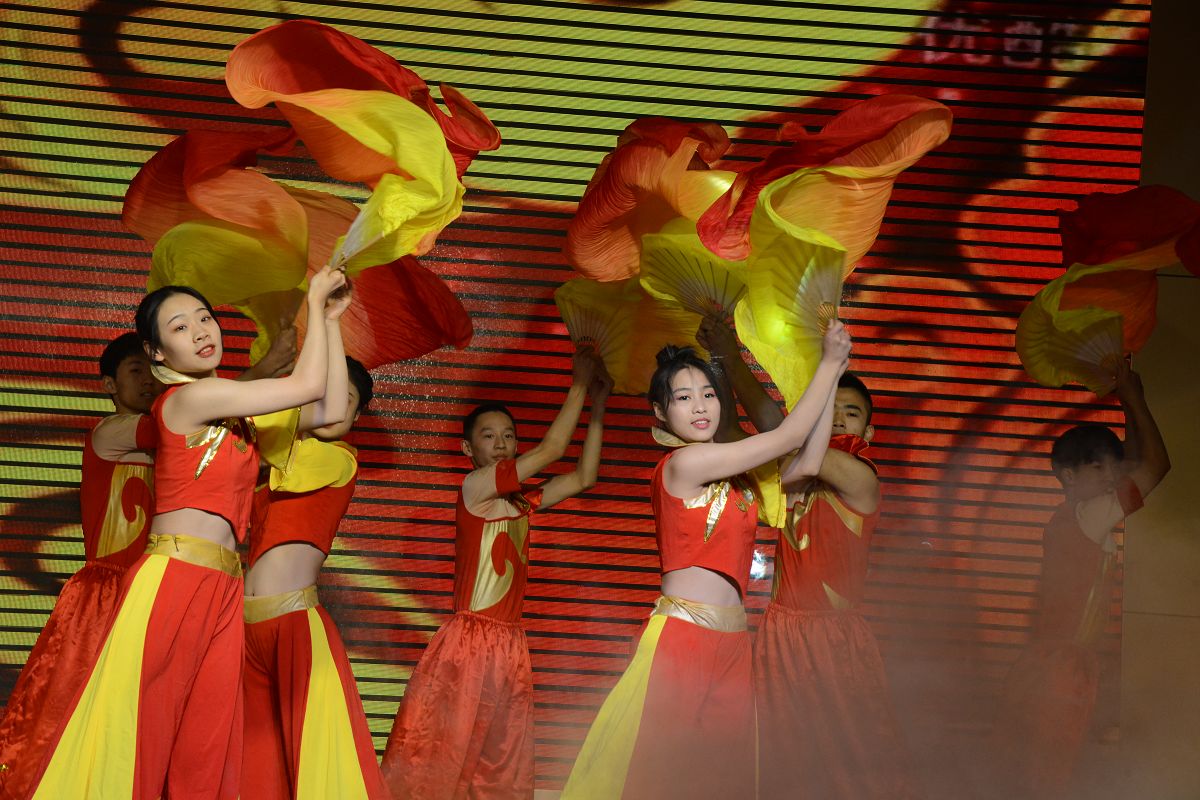 2020年12月31日， 茌平区茌平一中庆祝2021年元旦文艺汇演现场。 (8).JPG