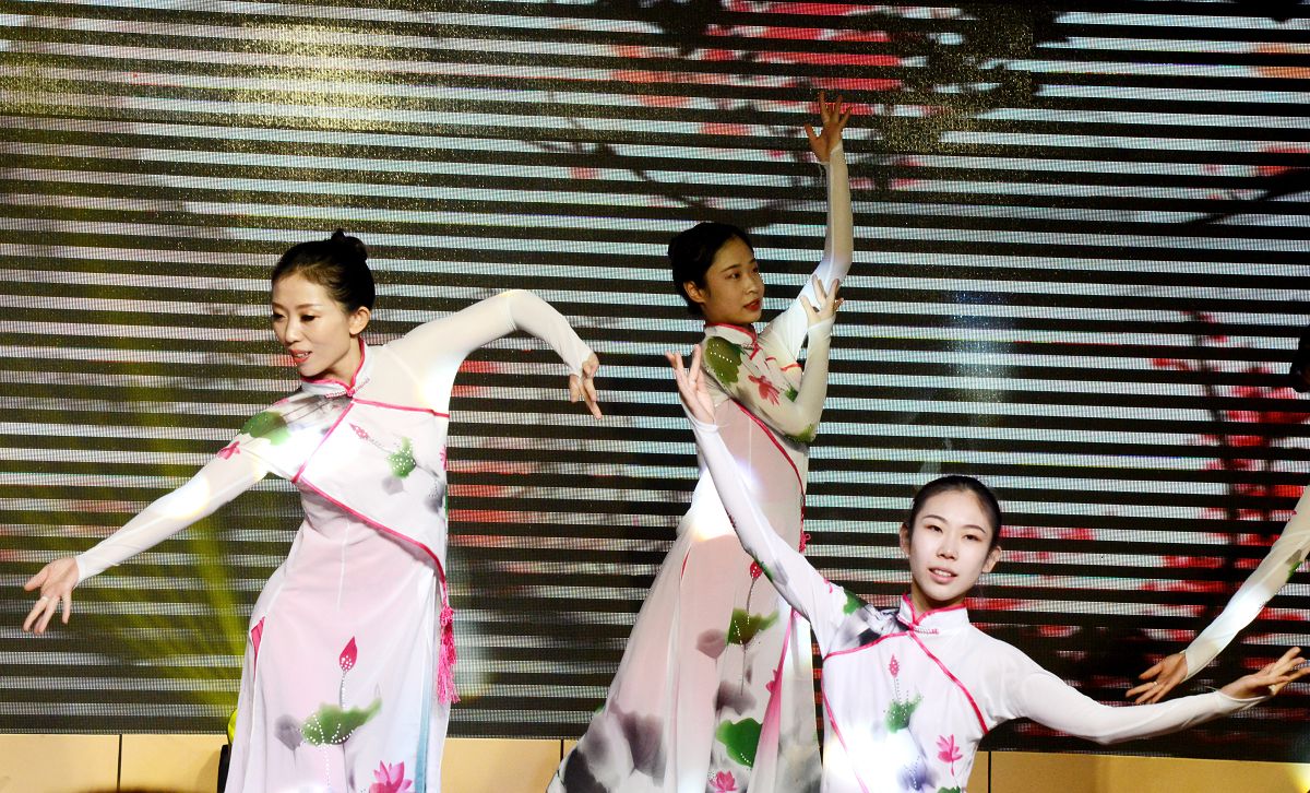2020年12月31日， 茌平区茌平一中庆祝2021年元旦文艺汇演现场。 (40).JPG