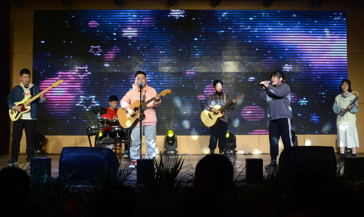 2020年12月31日， 茌平区茌平一中庆祝2021年元旦文艺汇演现场。 (43).JPG